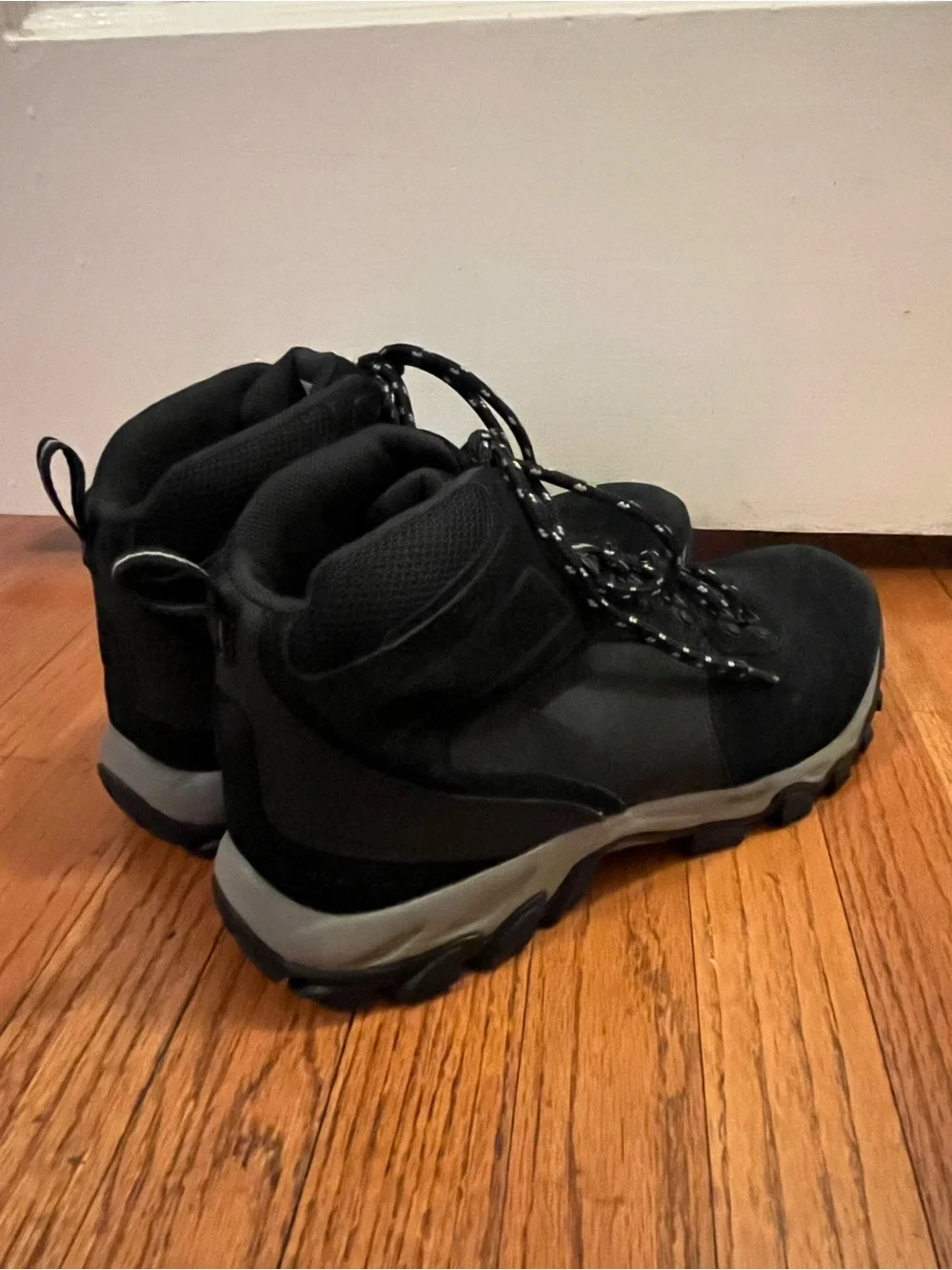 Columbia Newton Ridge Plus II Suede Waterproof Hiking Boot - Black/Stratus